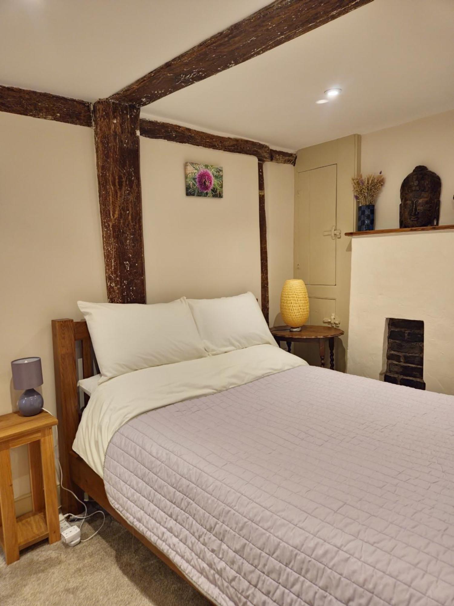 Central Gloucester Self-Catering Flat - A Hidden Gem Exteriör bild